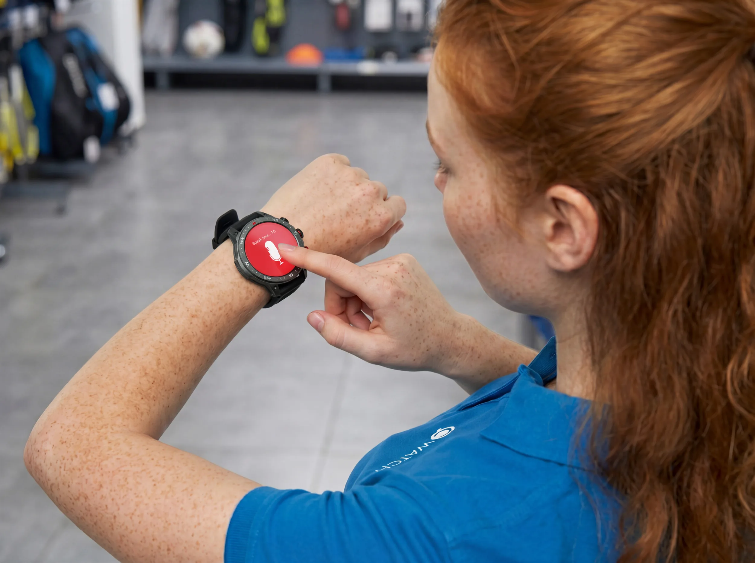 Employee starting to record a voice message by pressing the screen of her cWatch smartwatch